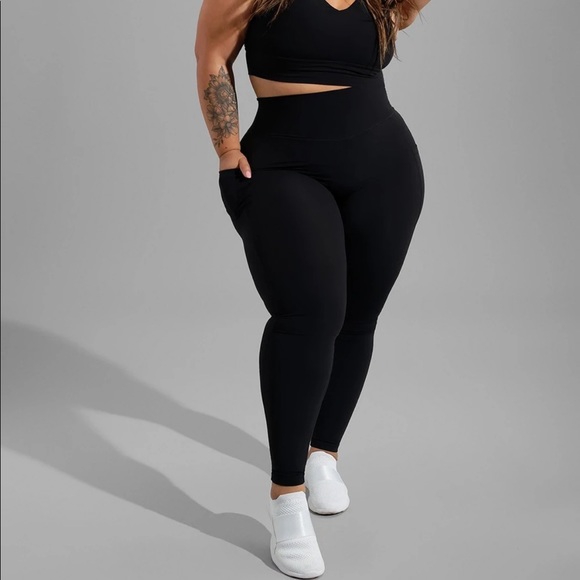 Buffbunny Collection Pants - BuffBunny Rosa Pocket Leggings